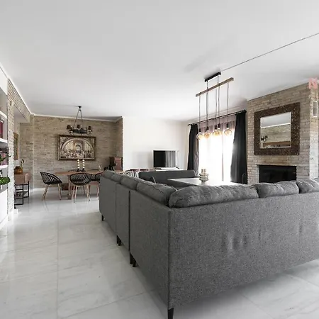 Maison De Luxe, Nilie Hospitality Mgmt