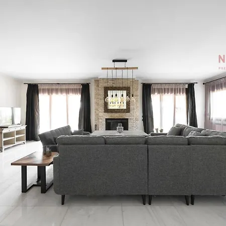 Maison De Luxe, Nilie Hospitality Mgmt شقة نيوي إيبيفاتاي