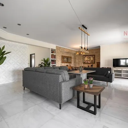 Maison De Luxe, Nilie Hospitality Mgmt شقة نيوي إيبيفاتاي
