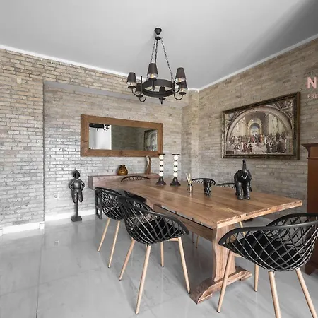 Maison De Luxe, Nilie Hospitality Mgmt نيوي إيبيفاتاي