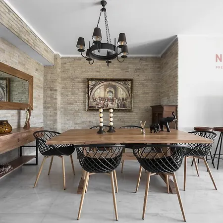 Maison De Luxe, Nilie Hospitality Mgmt * نيوي إيبيفاتاي
