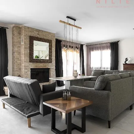 Maison De Luxe, Nilie Hospitality Mgmt *
