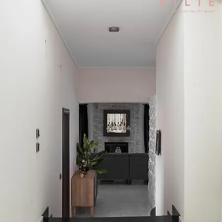Maison De Luxe, Nilie Hospitality Mgmt